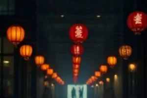 北纬四十度中延伸至地平线的公路与干裂土地